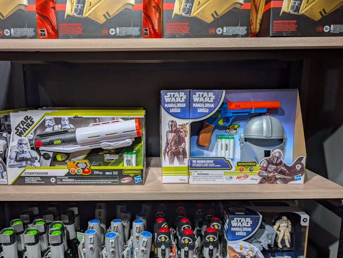 JapanNerf's tweet photo. 渋谷TSUTAYAにて「STAR WARS GALAXY IN SHIBUYA」開催中！

ポップアップストアでは、ポップアップ限定品のマンダロリアン仕様のNerfブラスターが登場👀

ストームトルーパーブラスターもあるよ！

渋谷に来たら寄ってね🥰

📍 場所：SHIBUYA TSUTAYA 地下1階
🗓️ 期間：5/1（金）〜5/31（日）

#ナーフ https://t.co/dN0ON1iWol