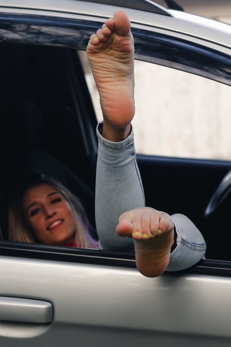 Bu - Feet Photographer tweet media