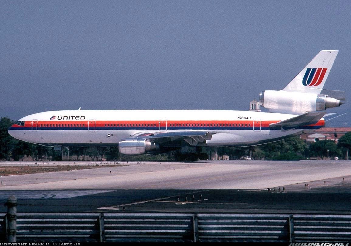 n194at's tweet image. United Air Lines
Douglas DC-10-10 N1844U 
LAX/KLAX Los Angeles Intl Airport
August 1981
Photo credit Frank C. Duarte, Jr.
#AvGeek #Airline #Aviation #AvGeeks #Douglas #DC10 #LosAngeles #LAX @flyLAXairport #UAL #UnitedAirlines #SaveTheTulip @united @FlyinSPS 🇺🇸