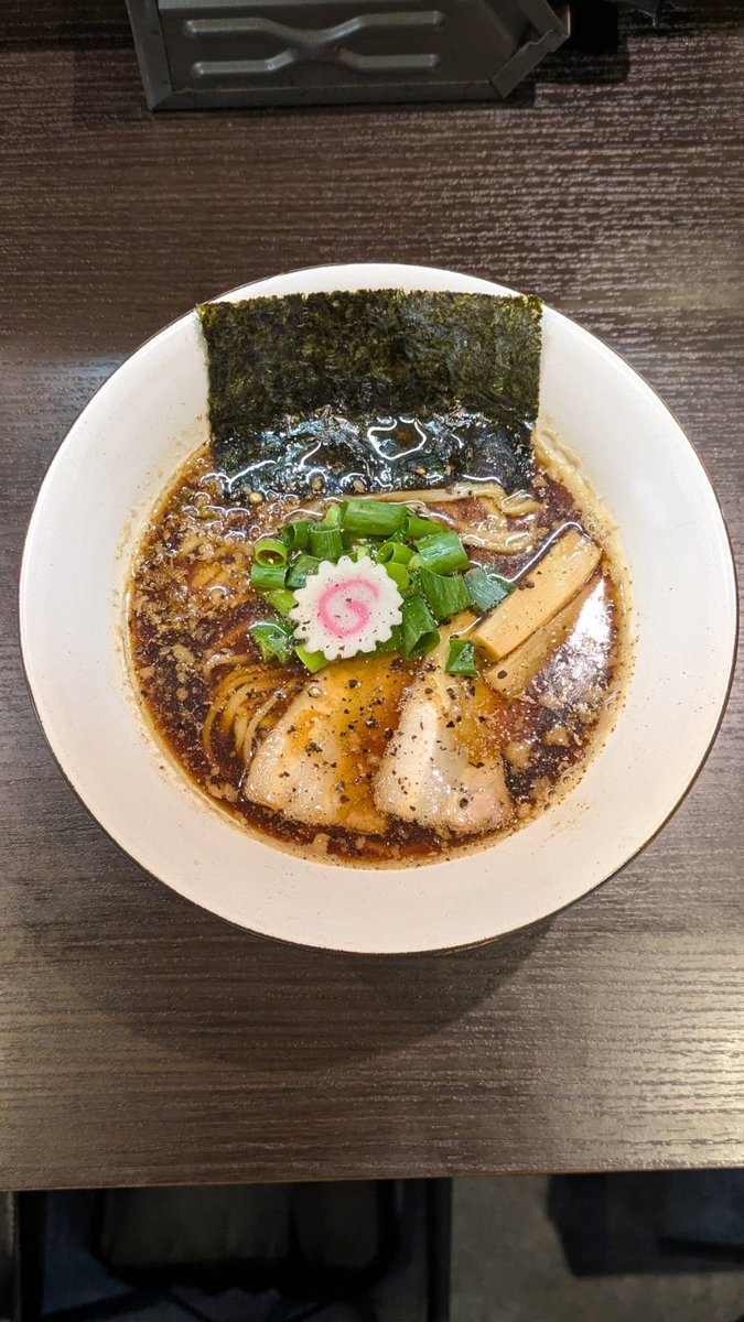 endofnoodle's tweet photo. ラーメンアールピージー🍜
5月はダブル限定麺です！

左）京街道ブラック¥980
右）冷やし¥1000

デフォルト合わせて
麺類全部で9種類です😅 https://t.co/p7W7LC2gCy