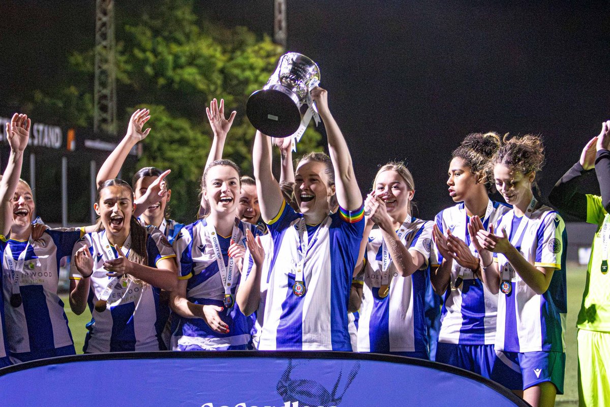CraddockCJ's tweet photo. Winners 🏆

Last night, @ColU_Women won the @EssexCountyFA Trophy, and I had the honour of captaining the side.

Three seasons, three trophies — there’s no better feeling than winning.

This one felt even more special, celebrating with our little guy Toby as our number one fan.

One more season? Go on then ⚽️🚀