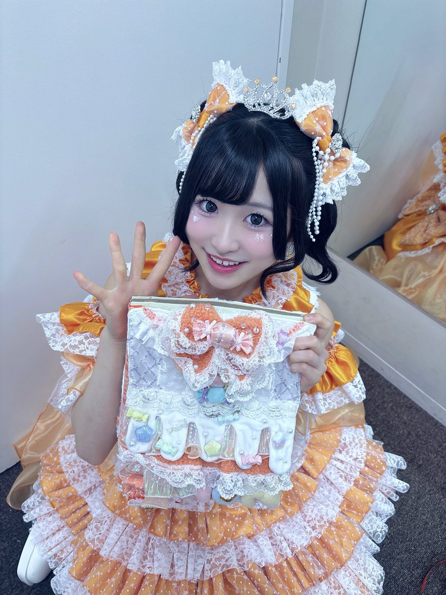 nodoka_taitsuki's tweet photo. ☀️太陽と踊れ月夜に唄え7名合同卒業公演&amp;ラスト特典会 🌙
ありがとうございました!!

オレンジ色担当
羽澄 和奏でした🧡

約3年間初めてをたくさん経験させてくれてありがとう！
今までいろんな選択をして選んだ道でみんなと出会えて幸せです🫶🏻︎
ALT長文です…💭#のんのんの物語 https://t.co/Z0Iu6i2u2v