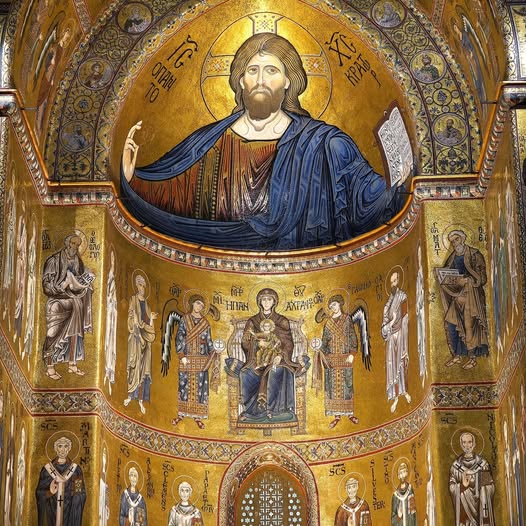 La Catedral de Monreale, en Sicilia (Italia) es una de las obras cumbres del arte medieval europeo, muy especialmente por los miles de metros cuadrados de fastuosos mosaicos bizantinos que contrataron los reyes normandos de Sicilia para engrandecer su prestigio
#monreale #sicilia