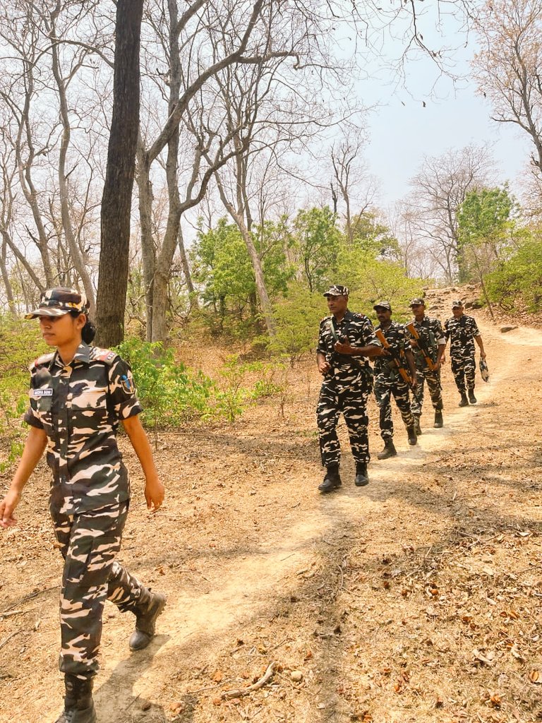 9BnSSB_INDIA's tweet photo. सीमा गश्त में SSB बलकर्मी सतर्कता और समर्पण के साथ हर पल देश की सुरक्षा में डटे हैं। 
#SSB_INDIA 
#SSBFTRLUCKNOW 
#SSBSHQGKP
 #BorderSecurity 
#Patrolling
 #NationFirst
 #Duty
 #Alertness https://t.co/F6mAwNVZkX