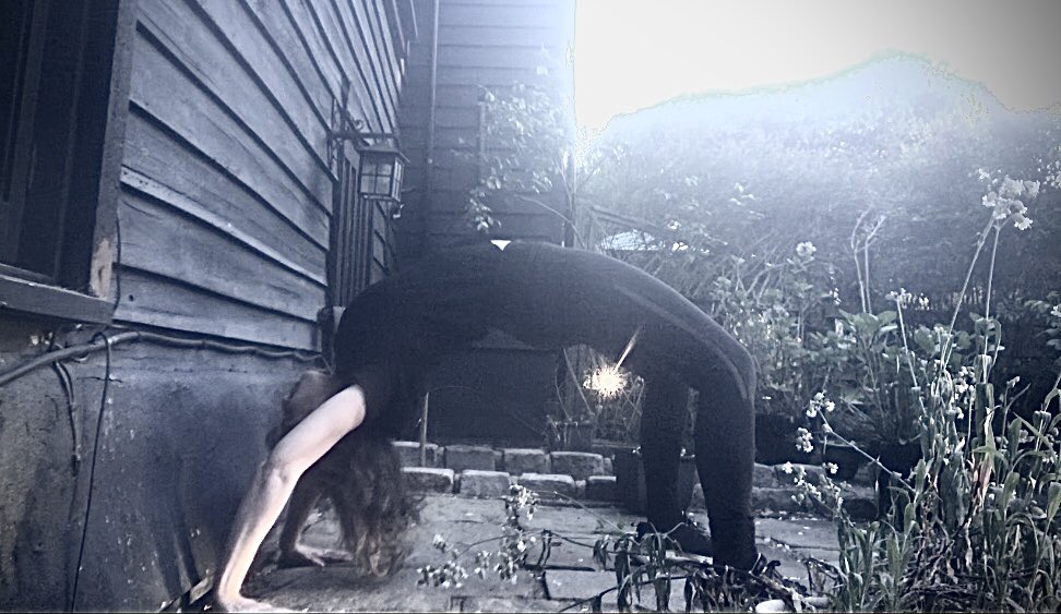 NadiaMayNashi's tweet image. Nothing calms the mind like yoga. It creates space for creativity. For following a thread of thought to it’s very end.
#yoga #Writing #Creativity