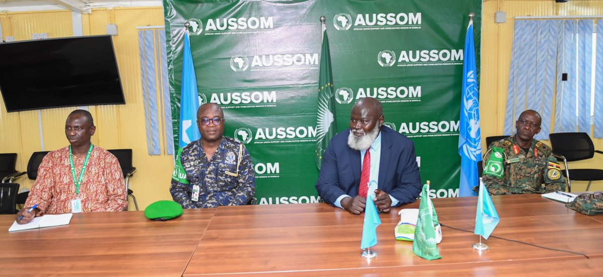 aussom_'s tweet image. Today in #Mogadishu, SRCC and Head of AUSSOM, H.E. Amb. El Hadji Ibrahima Diene, met a delegation of the #UnitedKingdom #Government Strategic Mission Assessment Tool (SMAT).

Discussions focused on implementing AUSSOM’s mandate, including operational priorities, logistics and