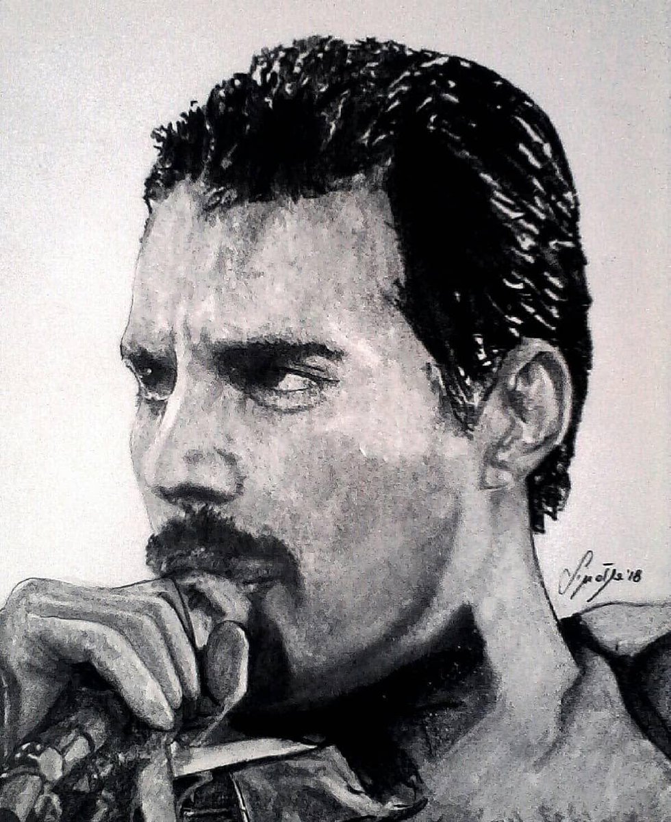 ArtanisArts's tweet image. Freddie - Pencil, Charcoal &amp;amp; Chalk on A3 Paper - 2018                         

#art #artist #arte #artista #drawing #draw #disegno #fanart #portrait #ritratto #sketchbook #freddiemercury