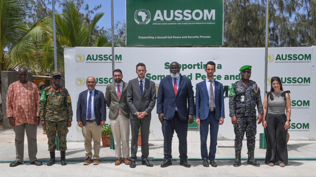 aussom_'s tweet image. Today in #Mogadishu, SRCC and Head of AUSSOM, H.E. Amb. El Hadji Ibrahima Diene, met a delegation of the #UnitedKingdom #Government Strategic Mission Assessment Tool (SMAT).

Discussions focused on implementing AUSSOM’s mandate, including operational priorities, logistics and