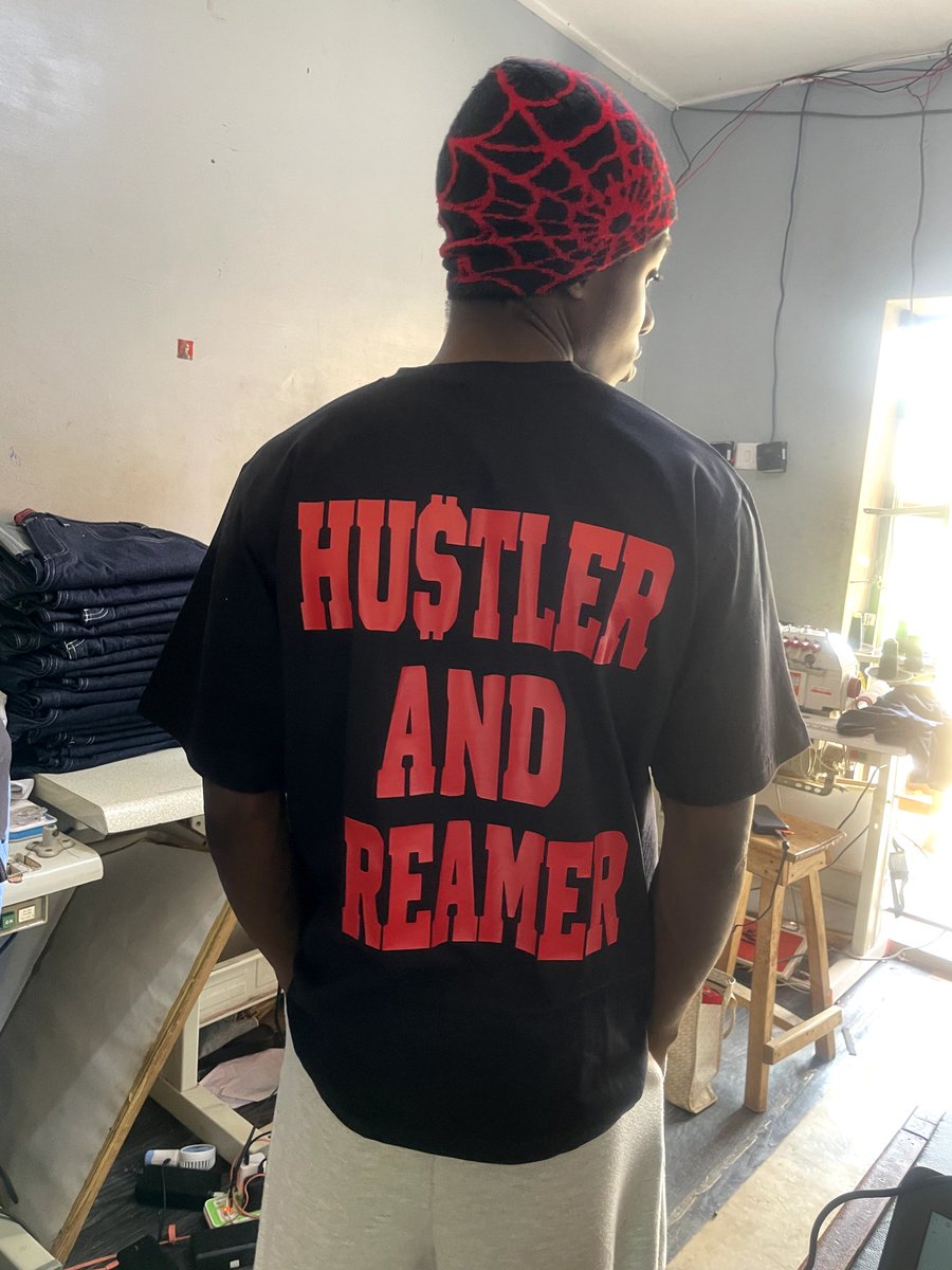 armiboyverse's tweet image. Latest merch 'hustler and dreamer win everyday'.
Hustlers and dreamers take no l's aside learning/lessons. We move with bigger purposes and when times are rough we keep moving.
It is how I see everyone fighting for a better life. #keepmoving
