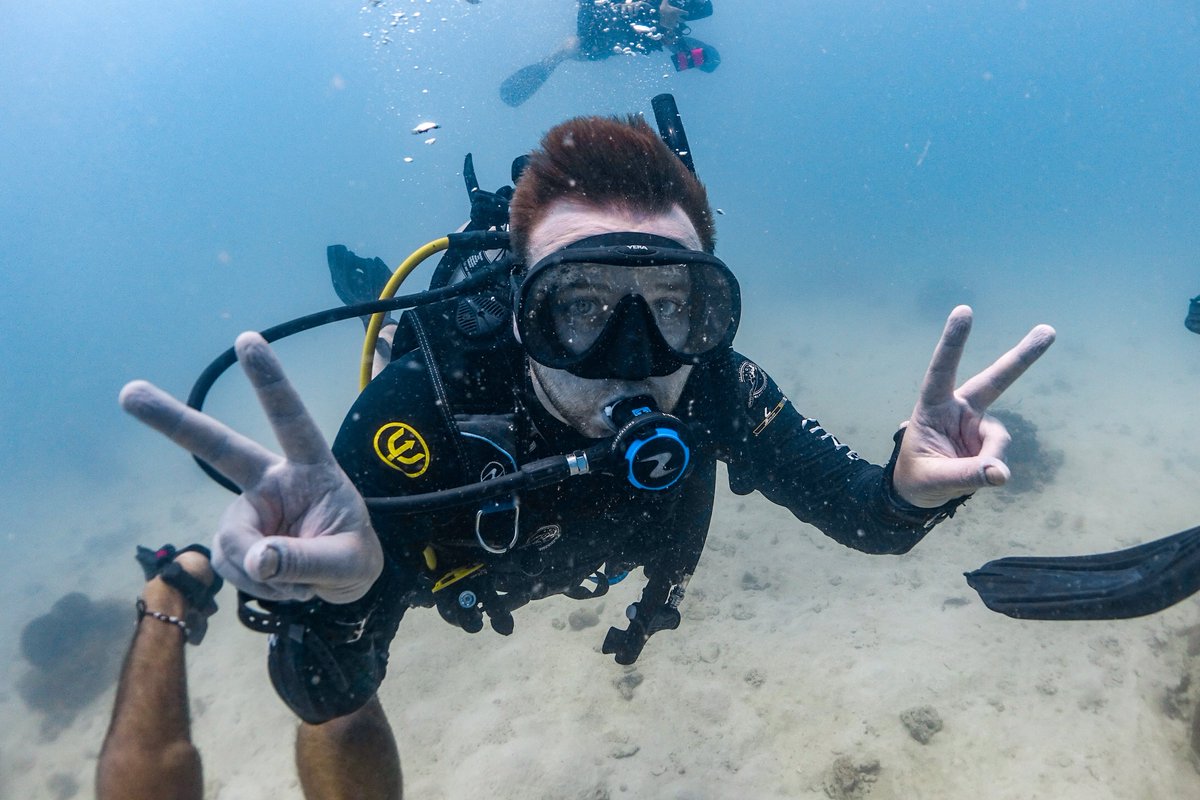 blackturtledive's tweet image. If you have not dived for a while and are considering taking some dives when you visit Koh Tao. A Scuba Review is a great way to refresh your diving skills and spend more time having fun when diving. blackturtledive.com/padi-diving-co… #Scuba #Review #KohTao #Refresh #Diving