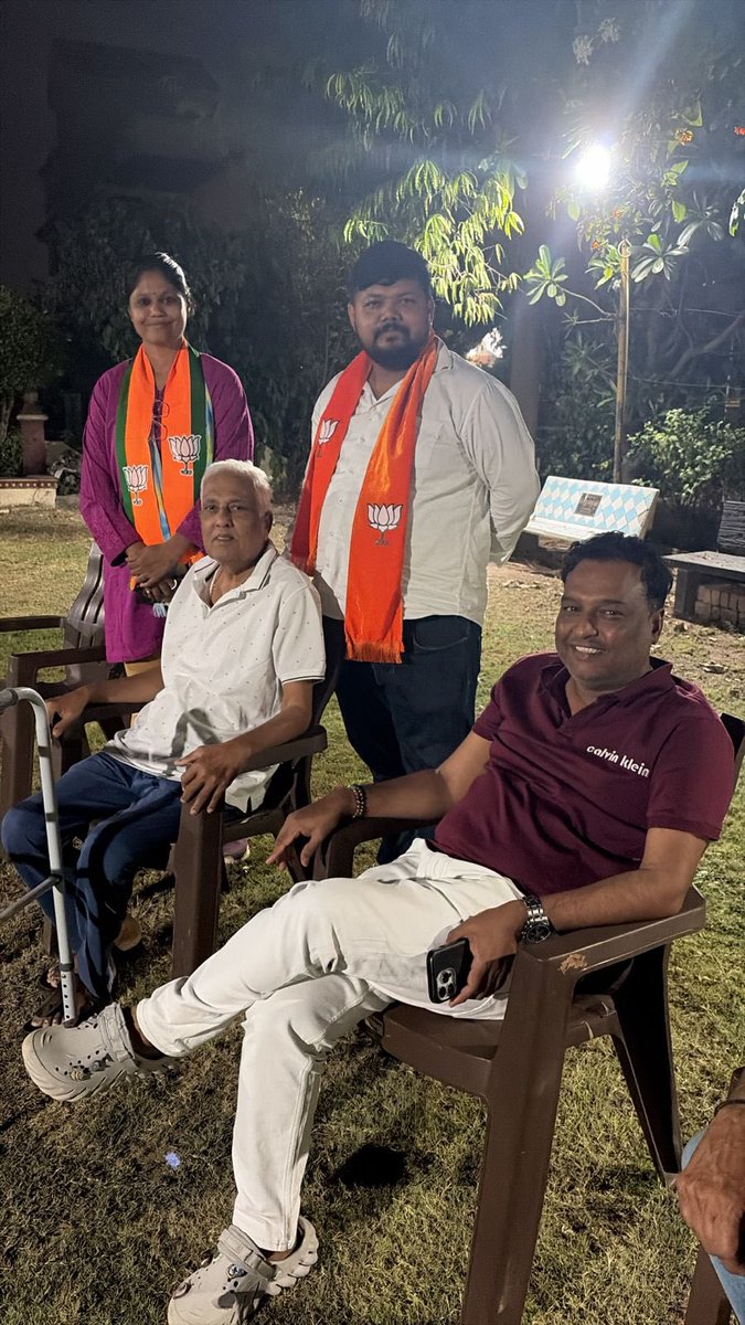 patelrumit7's tweet image. આજ રોજ રાધે બંગલોઝ માં ગ્રુપ મીટિંગ નું આયોજન કરવામાં આવ્યુ. 

રૂમિત પટેલ - મહામંત્રી ચાંદખેડા વોર્ડ ભાજપા 

#insta #instagram #instagramreels #followforfollowback #bjp