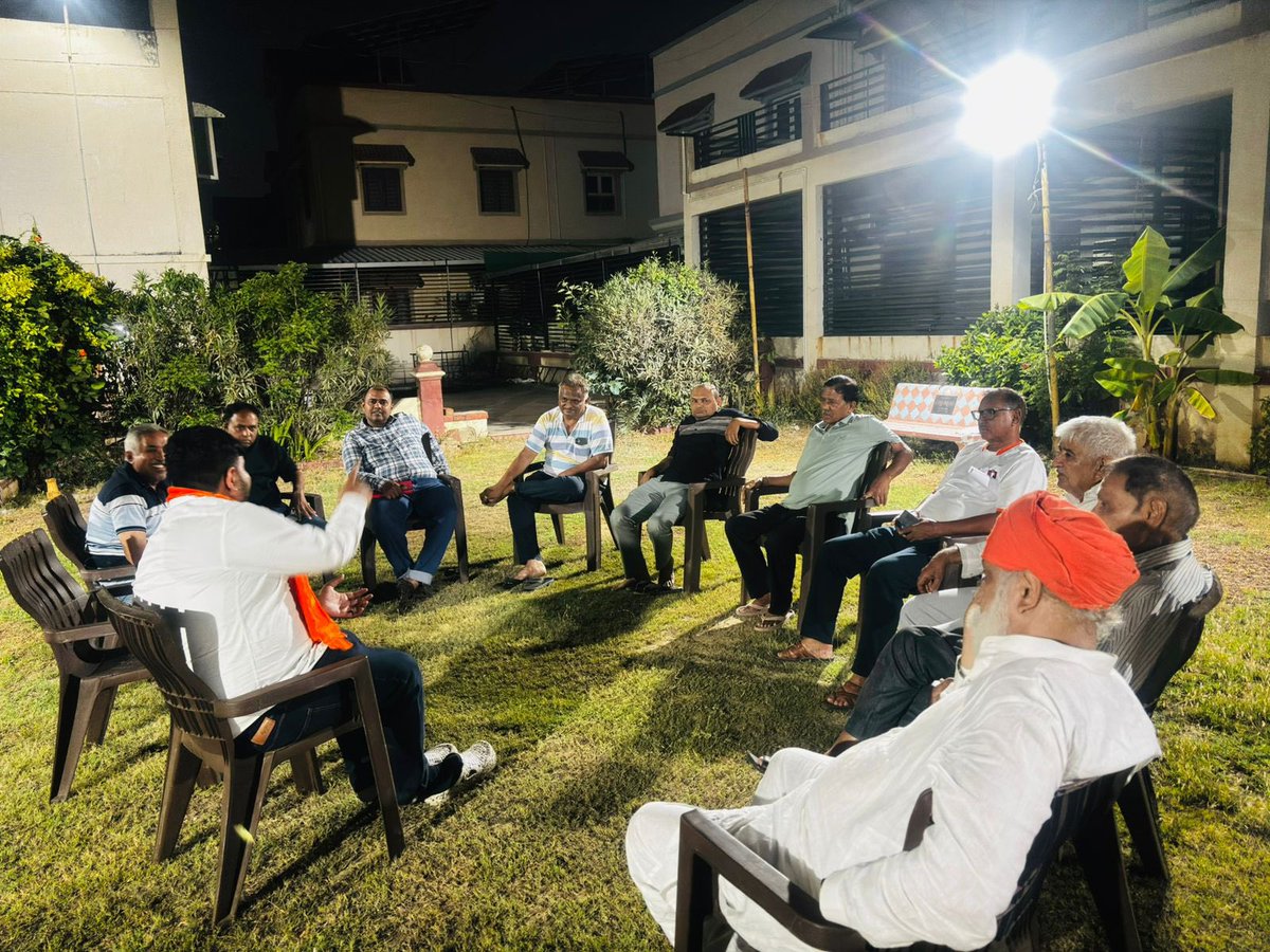 patelrumit7's tweet image. આજ રોજ રાધે બંગલોઝ માં ગ્રુપ મીટિંગ નું આયોજન કરવામાં આવ્યુ. 

રૂમિત પટેલ - મહામંત્રી ચાંદખેડા વોર્ડ ભાજપા 

#insta #instagram #instagramreels #followforfollowback #bjp