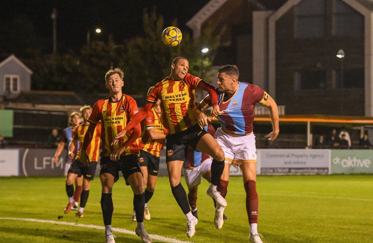 Farnham Town FC tweet media