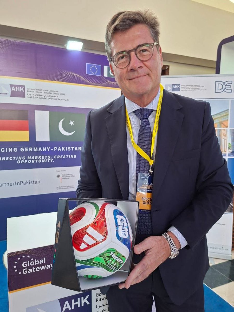 GermanyinPAK's tweet image. Two exciting days are over – the #EUPKBusinessForum has been a great success. Many 🇩🇪companies used the opportunity to connect to 🇵🇰
Big take away: companies need predictability &amp;amp; reliability on both ends, whether its rules and regulations or fair taxation
#StrongerTogether