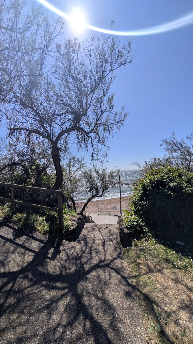 JaneBarlow123's tweet image. Morning walk.
#folkestone #beachwalk