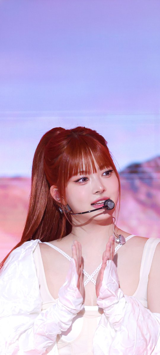 AKAone_'s tweet image. #홍은채 #Eunchae #LESSERAFIM #르세라핌 #배경화면 #Wallpaper #LockScreen
Eunchae 260430 MBC musiccore Wallpaper