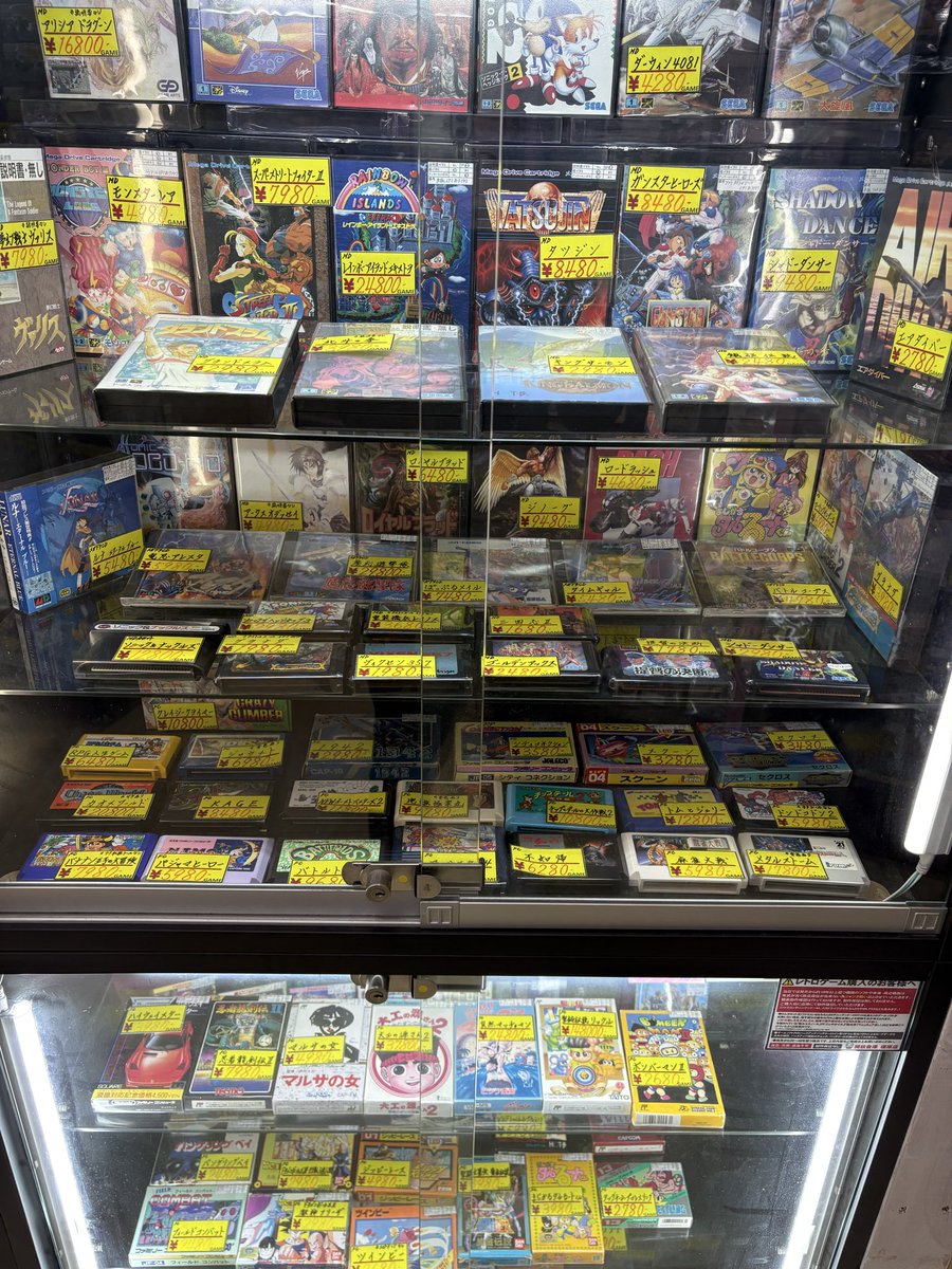 kaakun_712's tweet image. 4月30日　20:22現在

開放倉庫橿原店
ショーケース！
狙ってたやつ買われとるやんけ‼️😭
そらあの価格なら買うわな、、、

#ファミコン　#スーパーファミコン
#レトロゲーム