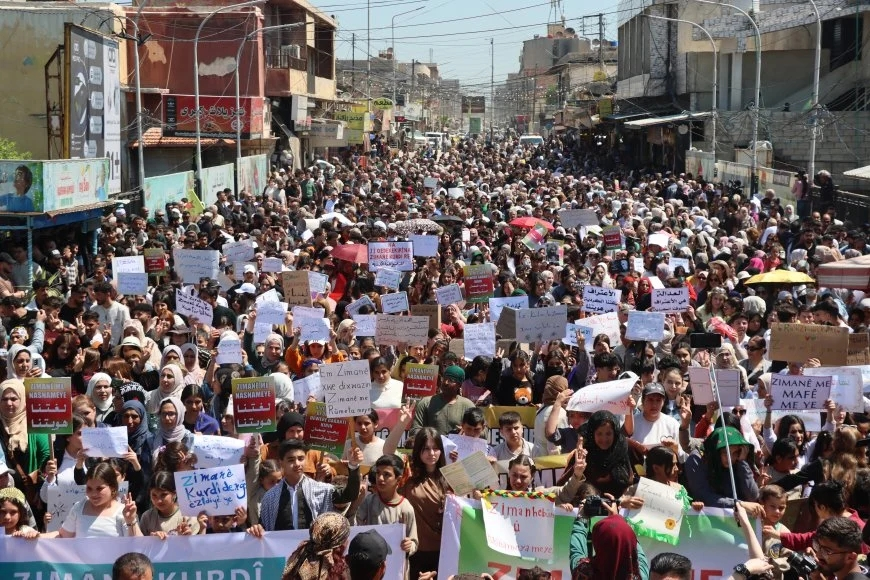 🟠Thousands in Qamishlo demand constitutional recognition of Kurdish language

🌐More (hawarnews.com/en/thousands-i…)

🔔 HAWAR NEWS AGENCY #ANHA