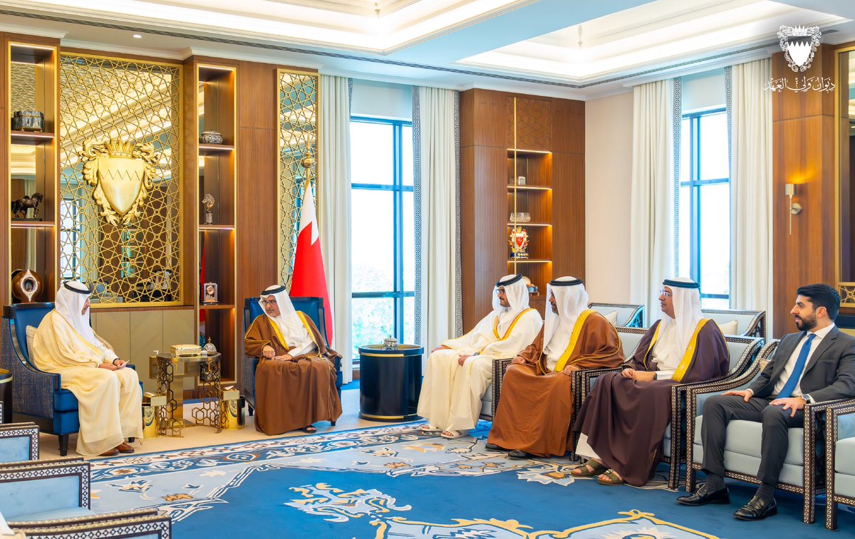 BahrainCPnews's tweet image. His Royal Highness the Crown Prince and Prime Minister, #Salman_bin_Hamad Al Khalifa, receives His Excellency Naif bin Bandar Al-Sudairi @naif63_2, Ambassador of the Kingdom of #Saudi Arabia to the Kingdom of #Bahrain @KSAembassybh