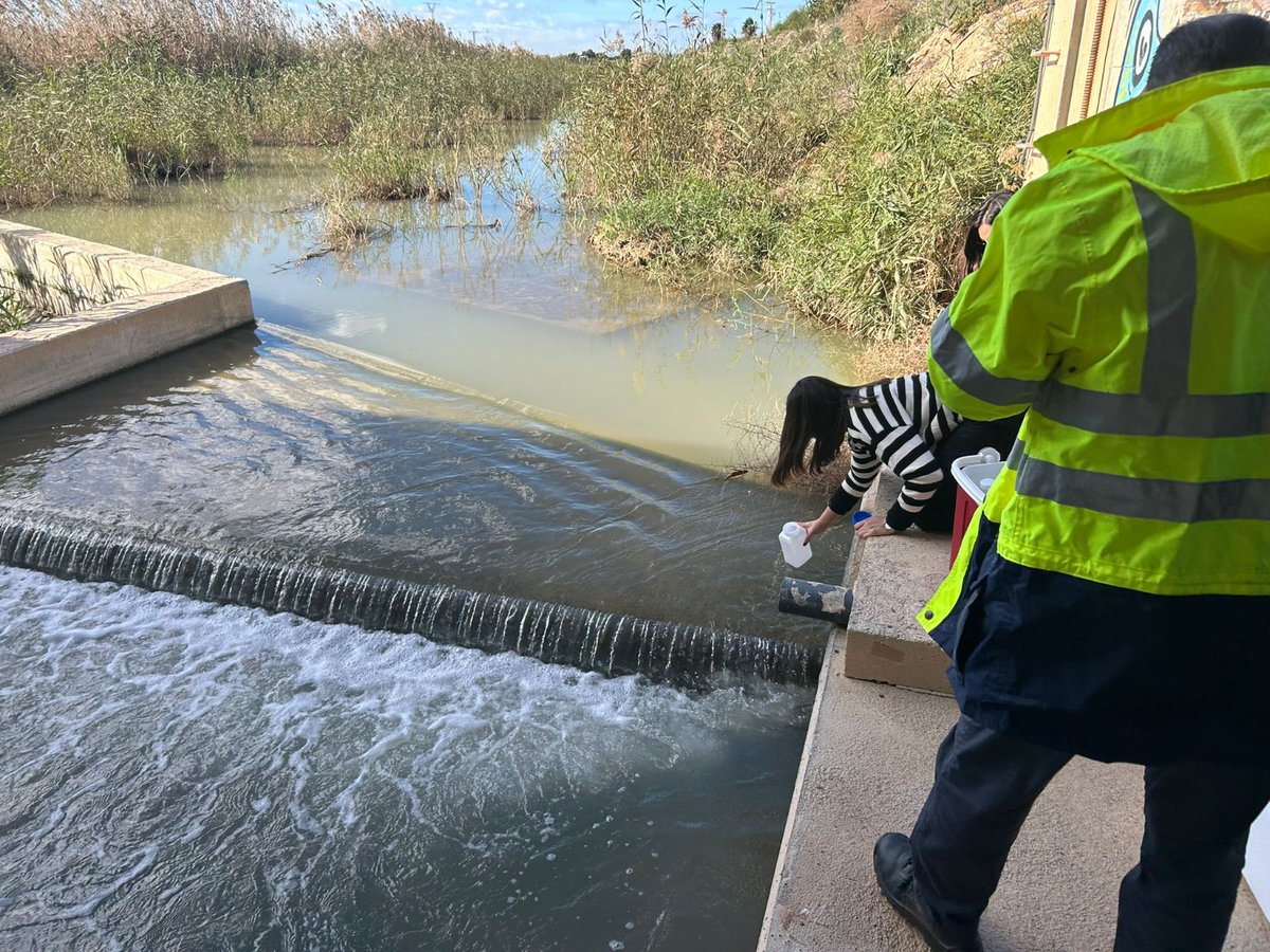 AmbientalRM's tweet photo. La @regiondemurcia y el @CDTI_Innovacion adjudican a 4 empresas el proyecto #RECUPERA 🌊
@canalmarmenor 
@cienciagob

💧 5 M€ para reducir nitratos
🔬 Soluciones innovadoras en fases competitivas
📍 Validación en el entorno del Mar Menor

Más innovación para proteger la laguna 🟢

https://t.co/rw2imHbwuO