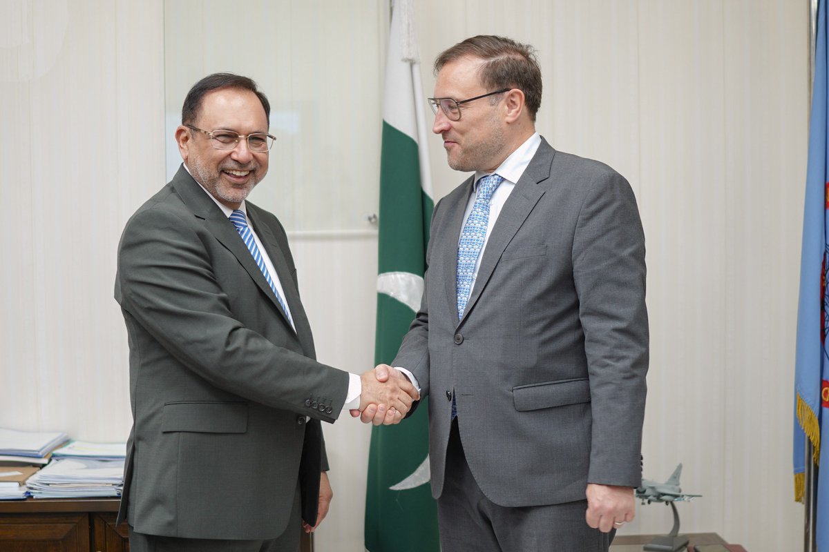 NGC_Pakofficial's tweet image. The Ambassador of Austria to Pakistan, H.E. Mr. Wolfgang Oliver Kutschera, visited the NGC Headquarters Lahore and met with Managing Director Engr. Altaf Hussain Malik. 
For Details, visit
linkedin.com/posts/national…

#NGC #Austria #Hydropower #AndritzHydro #EnergyDiplomacy