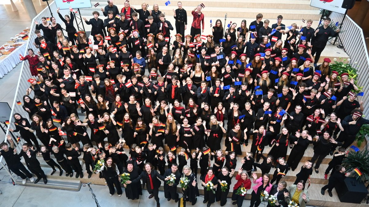SwissEmbRiga's tweet photo. Some events become dear traditions quickly and the German language month every April has been exactly that. Our pleasure to join German and Austrian colleagues to highlight and celebrate German language via heartwarming concerts, inspiring school visits and many more activities. https://t.co/1K3OSpbiYa