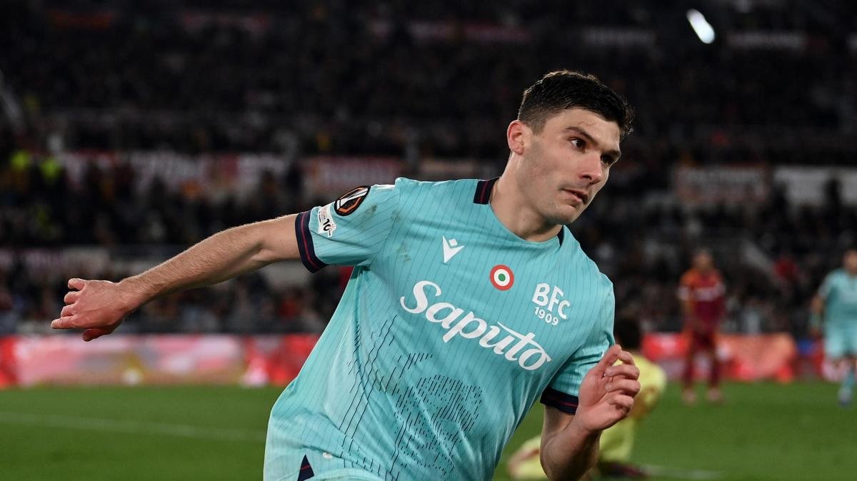 Calcio0822's tweet image. Malas noticias para el Bologna. Nicolò Cambiaghi sufre una rotura de grado I en el aductor largo izquierdo.🚑🔴🔵 

Se estima un tiempo de recuperación de 3 a 4 semanas, lo que le obligará a perderse los duelos ante Cagliari, Napoli y Atalanta.📉🩺

#Bologna #Cambiaghi #SerieA