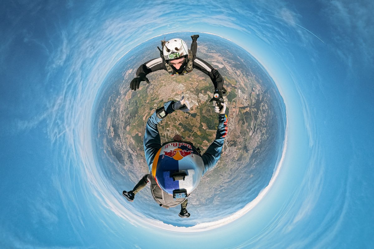 RBContentPool's tweet image. First flight &amp;amp; full send collided in Barcelona, as Dani Roman guided Lollo Lacustre through his solo skydive. Album available &amp;gt; win.gs/4eSgreM #skydiving