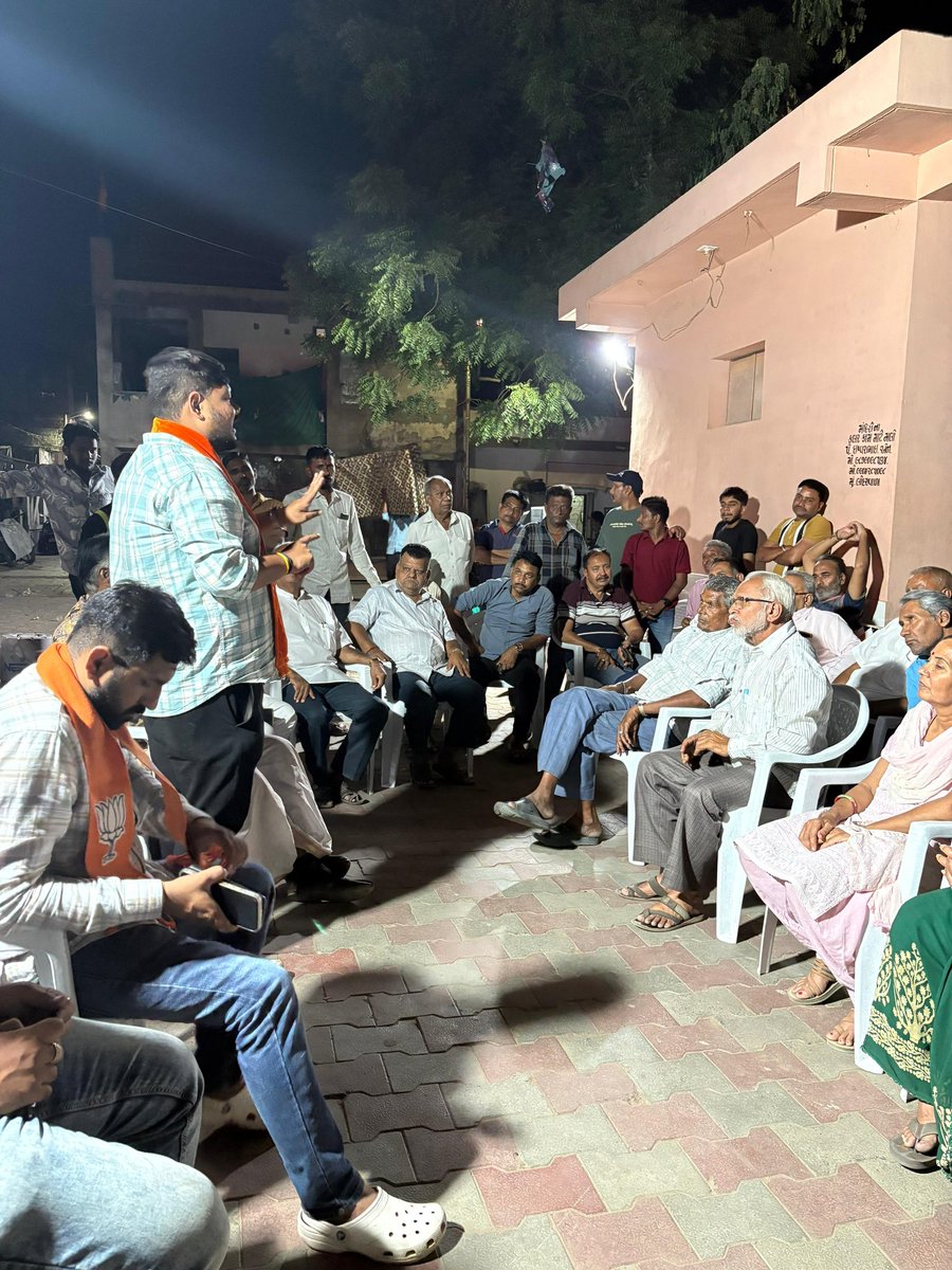 patelrumit7's tweet image. તા. ૨૧/૪/૨૦૨૬ ના રોજ દુર્ગા ચોક માં એક મીટિંગ નું આયોજન કર્યું. જેમાં ચોક ના સૌ સભ્યો આવ્યા અને તેમને ૨૬ તારીખ ની મતદાન ની અપીલ કરી ભાજપા ના ૪ ઉમેદવારો ને જીતાડવા નો સંકલ્પ કર્યો. 

રૂમિત પટેલ - મહામંત્રી ચાંદખેડા વોર્ડ ભાજપા 
#insta #instagram #instagramreels #instafashion #bjp