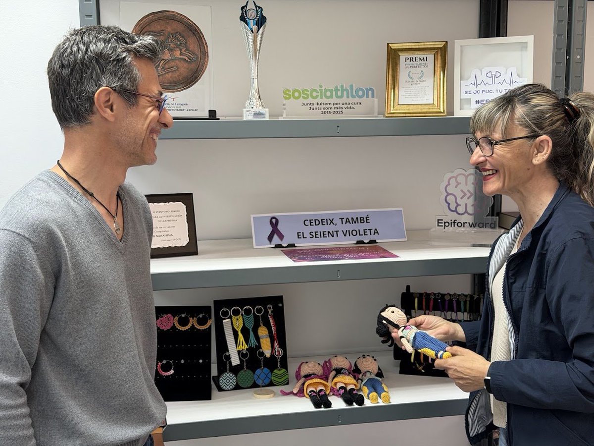 esquerratgn's tweet photo. La consellera @MaryLopez_Tgna ha visitat l'entitat "Si jo puc, tu també #epilep" per conèixer totes les activitats i formacions que tenen previstes els pròxims mesos.
Unes propostes, com sempre, dirigides a tota la població Tarragonina!
Gràcies i felicitats per la vostra tasca! https://t.co/eMPtV0FOZo