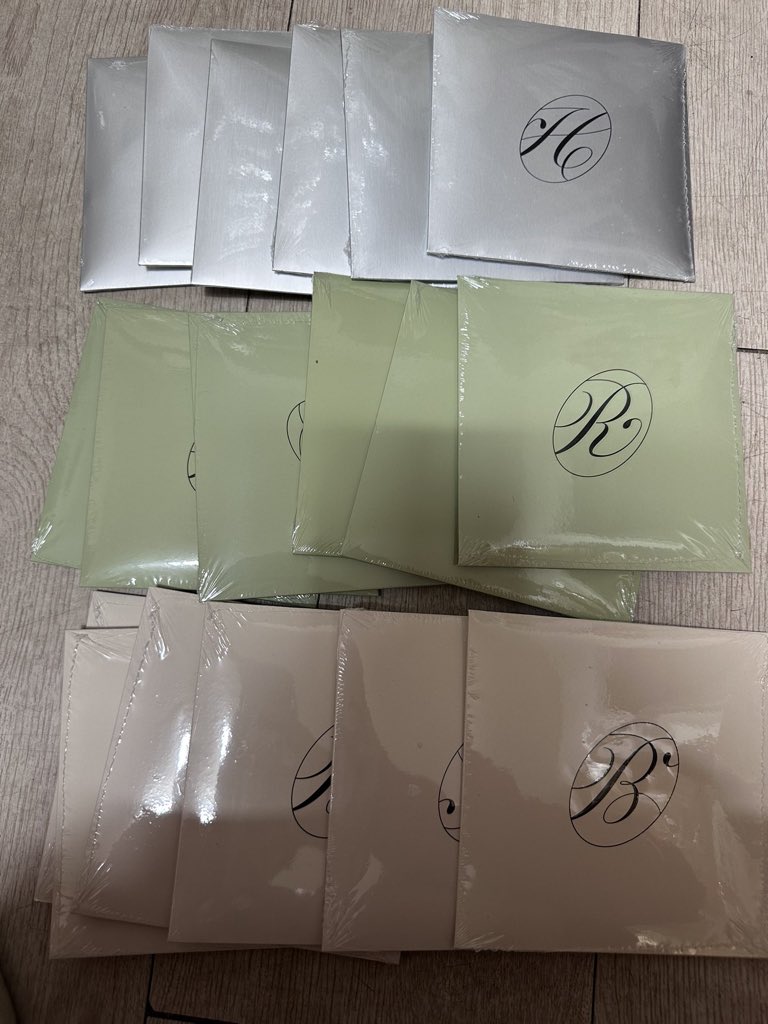 투어스 노트래지디 미개봉 앨범 양도
wts TWS No Tragedy compact sealed/unopened album

30000won/1set=6pcs
+ shipping

Hush/Rush/Blush ver ✅ 

On hand / ready stock ✅ 

Korean bank/wise ⭕️

신유 도훈 영재 한진 지훈 경민 SHINYU DOHOON YOUNGJAE HANJIN JIHOON KYUNGMIN