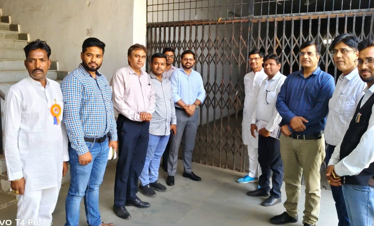bstvlive's tweet image. झांसी: ईवीएम-वीवीपैट वेयरहाउस का निरीक्षण

➡️DM गौरांग राठी ने किया औचक निरीक्षण
➡️सुरक्षा व्यवस्था, सीसीटीवी की जांच की
➡️अभिलेखों की गहनता से जांच की गई
 
#Jhansi #EVM #VVPAT @dmjhansi1