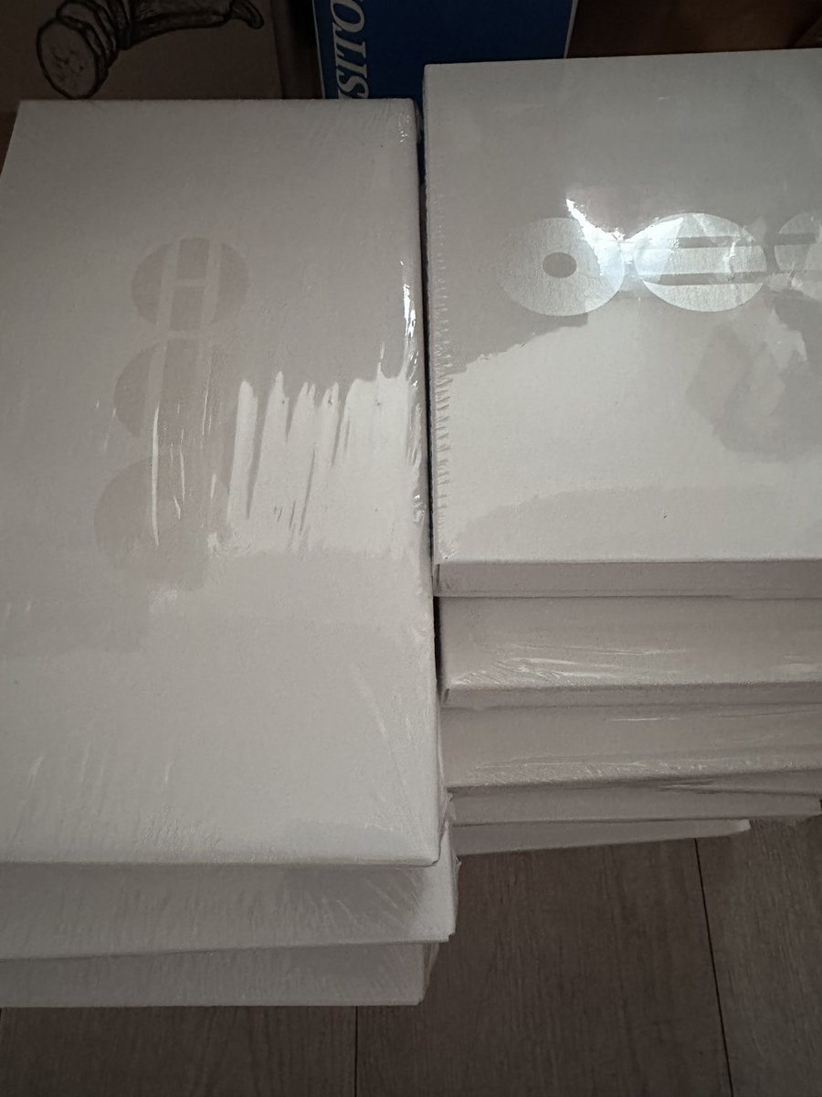 방탄 아리랑 미개봉 앨범 세트 양도
wts BTS ARIRANG sealed/unopened album

15000won/1set=2pcs
+ shipping

On hand / ready stock ✅ 

Korean bank/wise ⭕️

김남준 김석진 민윤기 정호석 박지민 김태형 전정국 rm jin suga jhope jimin v jungkook 양도 교환