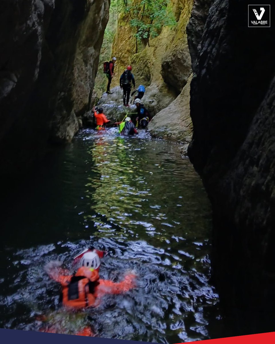 EntenteValabre's tweet photo. Fin de stage pour les 9 apprenants de la formation “Secours en canyon”, organisée par l’@ECASCVALABRE, avec les @SDISPompiers07, @Sdis19officiel, @sdis38, #sdis73 et @SDIS_74, et les formateurs des @sdis_06 et @sdis26.

➡️Au programme : évaluation théorique et pratique du bloc de compétences “Intervenir pour un secours en canyon”