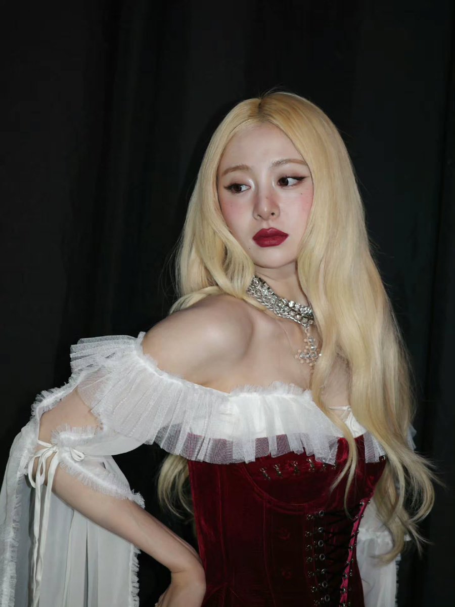 le sserafim pics tweet media