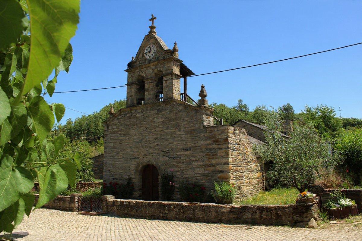 alentejo_1970's tweet image. Rio de Onor é das mais emblemáticas aldeias de Bragança e do Parque Natural de Montesinho. Em 2017 foi a aldeia vencedora das 7 Maravilhas de #Portugal na categoria de Aldeias em Áreas Protegidas. É uma aldeia comunitária, onde se vive num verdadeiro espírito de entreajuda.