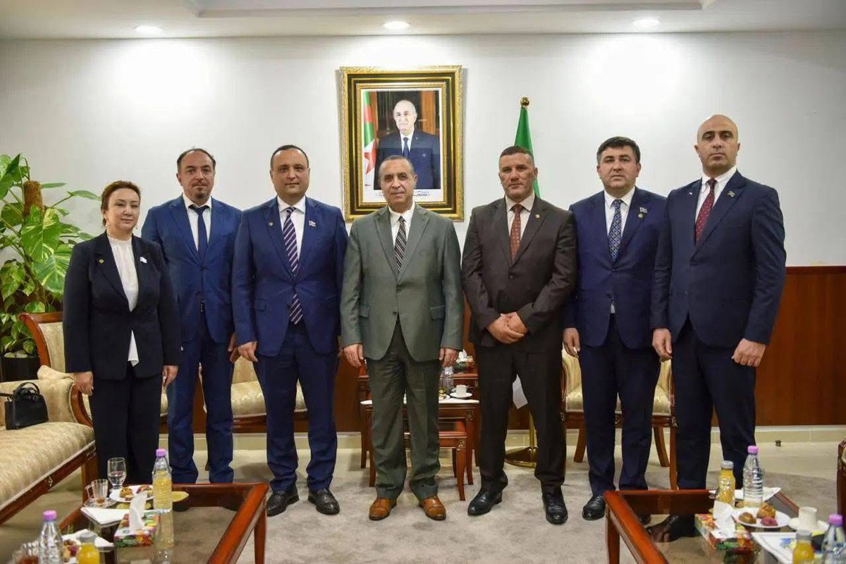 لقاء أعضاء فريق العمل المعني بالعلاقات البرلمانية بين المجلس الوطني لجمهورية أذربيجان والجمهورية الجزائرية الديمقراطية الشعبية مع وزير الطاقة والطاقات المتجددة في الجزائر، السيد مراد عجال.