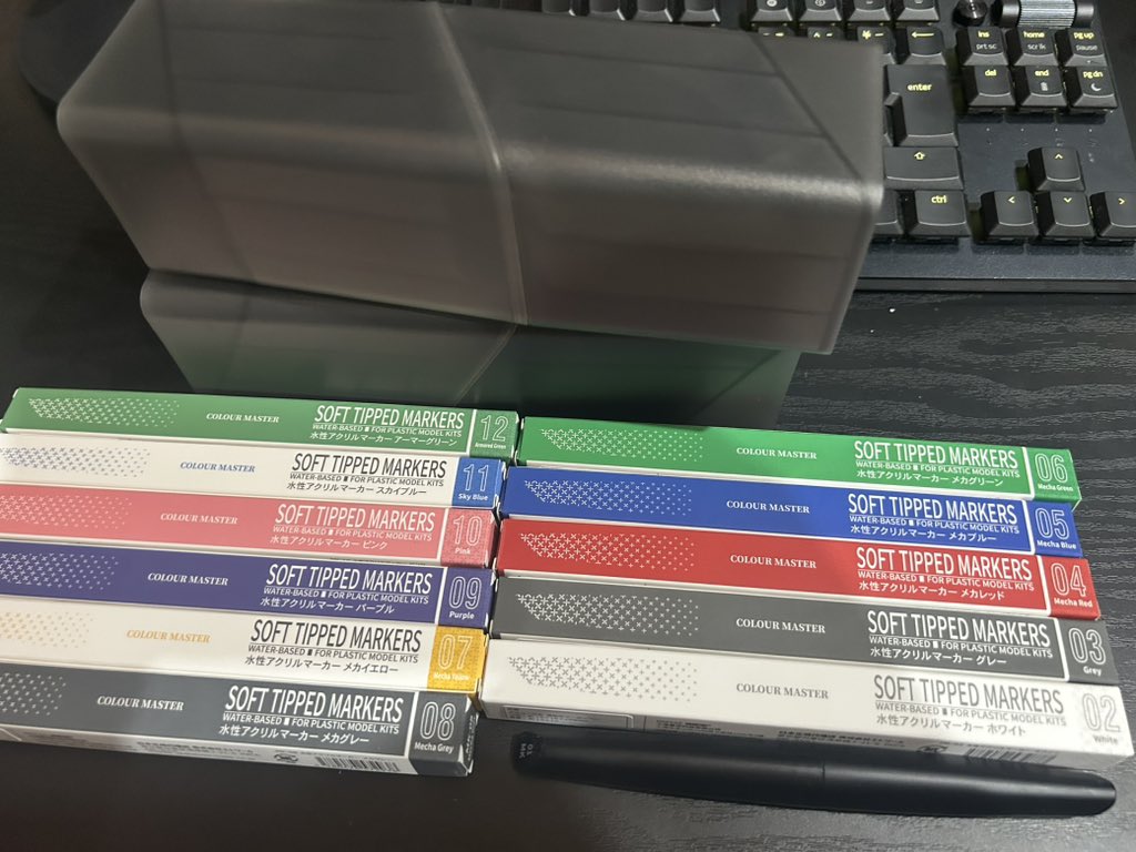 勢いで1番開けてから思い出した！
通常カラーAmazonに無くてションボリしてたらなんと！通常カラーも入ってた〜このまま蛍光と消しペンもなんとか...
#dspiae