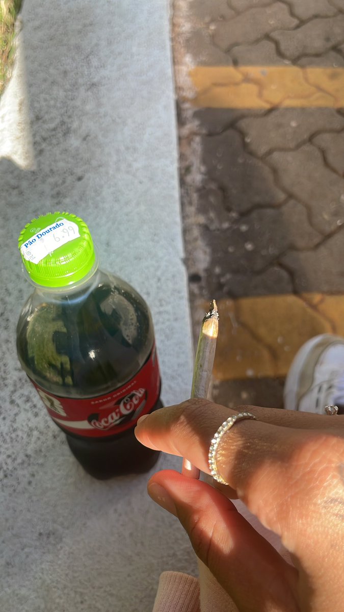 Em tempos difíceis nossa primeira refeição é um tabaco e uma coca de 600ml