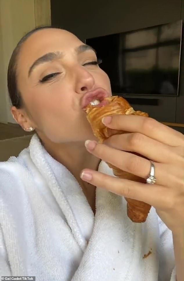 Gal Gadot tweet media