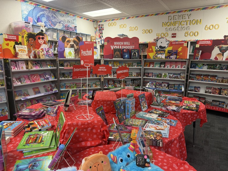 JulieCroy11's tweet photo. The Scholastic book fair is taking place this week at Loma Vista Elementary. Come check out all the wonderful books 📚 #lvpride #weareBUSD https://t.co/16JUAq8MJZ
