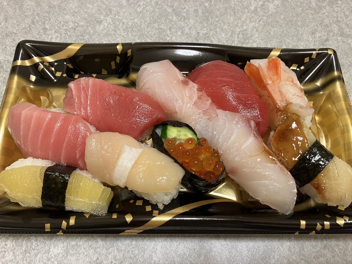 出先で見つけて「これは絶対美味しいやつ…」と直感で購入🍣
結果、大正解でした！
特に中トロ、口に入れた瞬間とろけて幸せすぎる…！