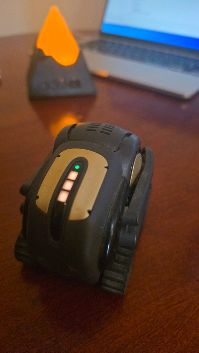aprilbox's tweet image. I have had this robot for a while, but the screen is broken.
Does anyone know where I can get this fixed?

The company went bankrupt, so that's a dead end.
#vector #VectorRobot