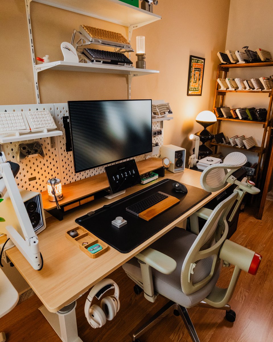 techjee_'s tweet image. My creative space🖥️ 

#design #interiordesign #desksetup #setup #縦構図で切り取る私だけの空間