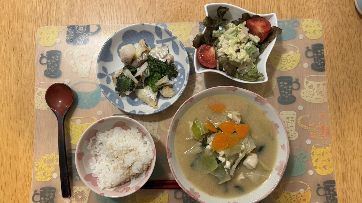 absbreak_'s tweet photo. 4/30 夜⭐️
アボカドとささみのシーザーサラダ(ヨーグルトソース)
真鱈のしそチーズ焼き
ご飯80g
具沢山豆乳味噌スープ

1日トータル
1550kcal  P:107  F:33g  C:222g https://t.co/oggVjZYS7o