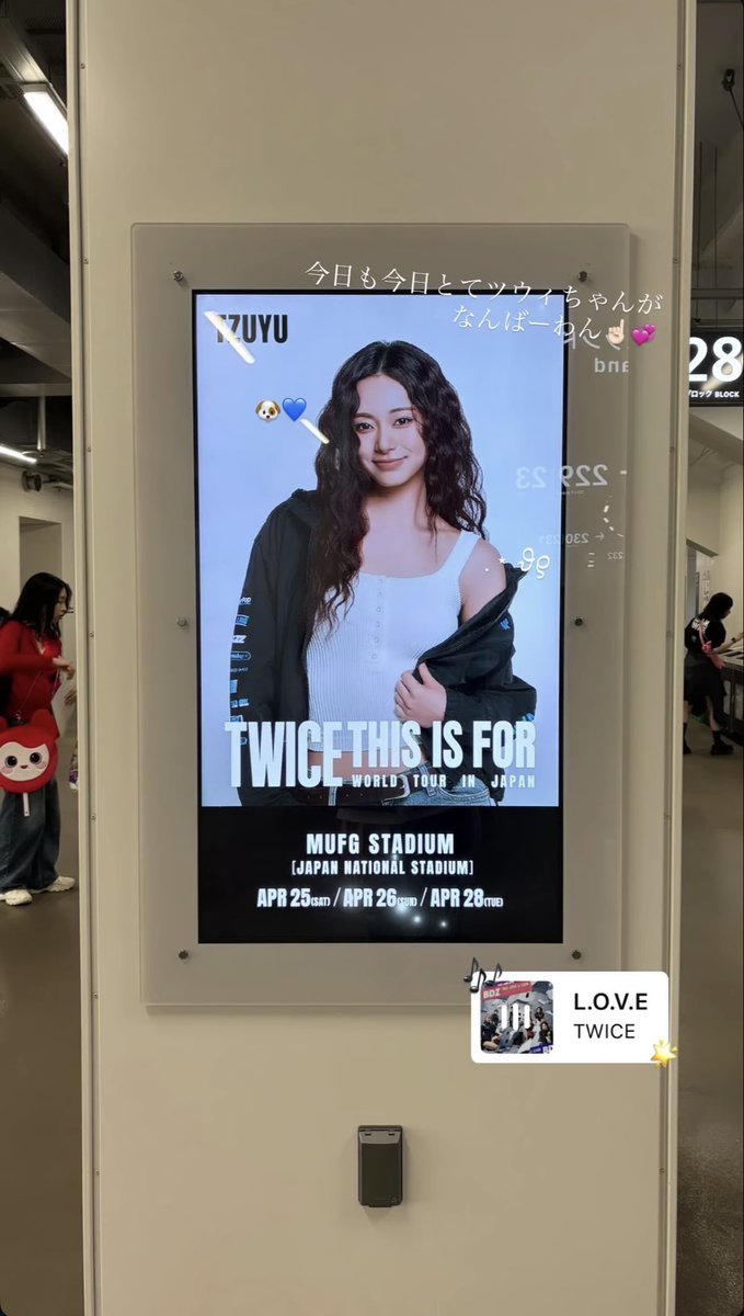 tyami614's tweet photo. 0426.⋆ 𝜗𝜚
国立2日目🌟🌟今回の制服のビジュを再現してみました‼︎
そして念願だったRun awayを聞けて本当によかった߹𖥦߹赤ドレスをきたツウィちゃんが世界一輝いていました💘💘
onceに最高な1日を作ってくれてありがとう😭😭😭😭
#TWICE_THIS_IS_FOR_IN_JAPAN 
#TWICE国立DAY #쯔위 https://t.co/UdPFVwK9gB