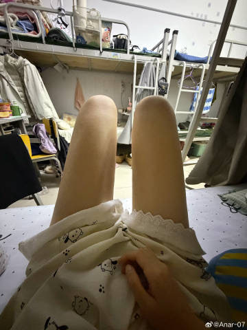 JamieMalie's tweet photo. 看着腿有点感觉呀 https://t.co/6xsfHTf4gR