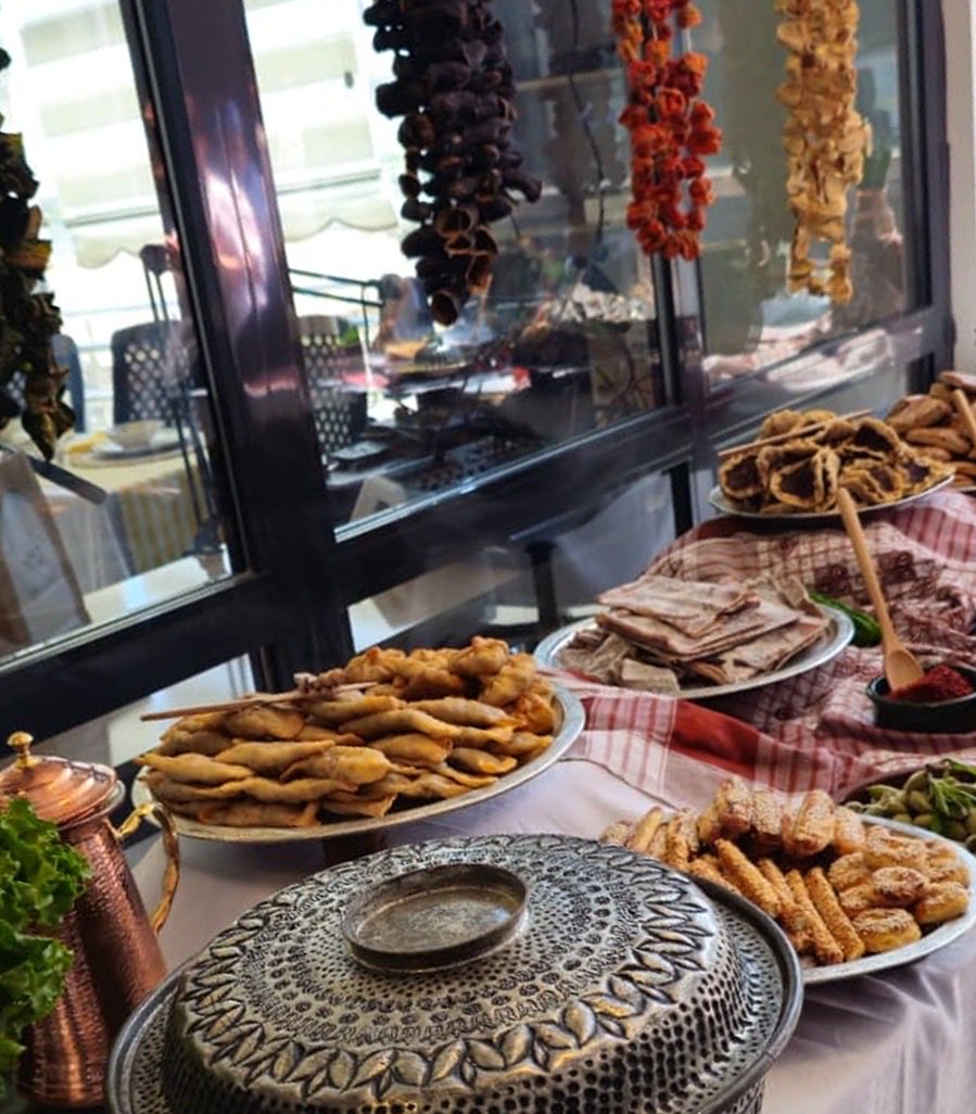 hrumedya's tweet photo. Yöresel Lezzetler Atölyesine Yoğun İlgi

Sosyal Girişimcilik Uygulama ve Araştırma Merkezimiz ev sahipliğinde; Turizm Fakültesi, Kültürel Mirası Koruma Kulübü ve Gastronomi Kulübü iş birliğiyle “Yöresel Lezzetler Atölyesi” etkinliği düzenlendi.

Ayrıntılar ⤵️
https://t.co/iRwfbPy0lj