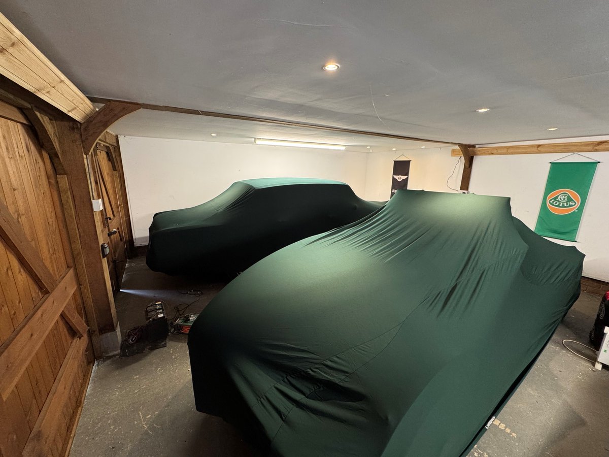 RichbrookUK's tweet image. Nigel sent us these images of his 1969 Bentley T1 and 1935 Derby Special in our British Racing Green Superstretch® indoor #carcovers.

We have Indoor and Outdoor covers to fit pretty much every car.
richbrook.co.uk/product/indoor…

#carcare #CarStorage
