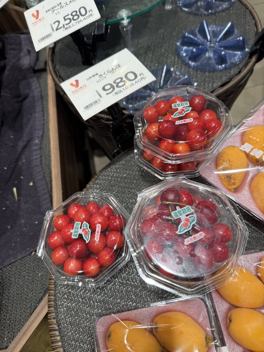 今日のスイーツ🍮

昨日買っておいた初物のさくらんぼ🍒

やっと1,000円きってきました😋⤵️